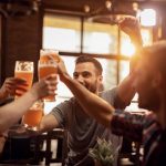IPA vs APA: Entenda a Diferença Entre Essas Cervejas Lupuladas